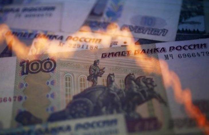 SWIFT Yaptırımlarından Sonra Rus Rublesi Bitcoin'e Karşı Çöktü 1