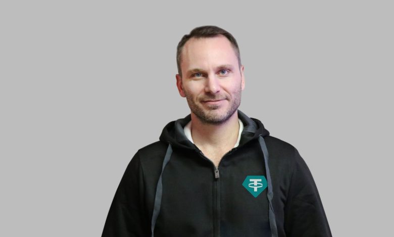 Tether CEO’su Uyardı: “Bitcoin, Altın ve Arazi Güvenli Liman Olacak”